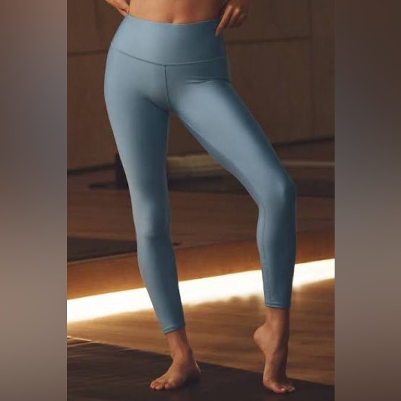 ALO Yoga Pants - Alo Yoga Airlift High-Waist 7/8 Leggings Size Medium in Celestial Blue